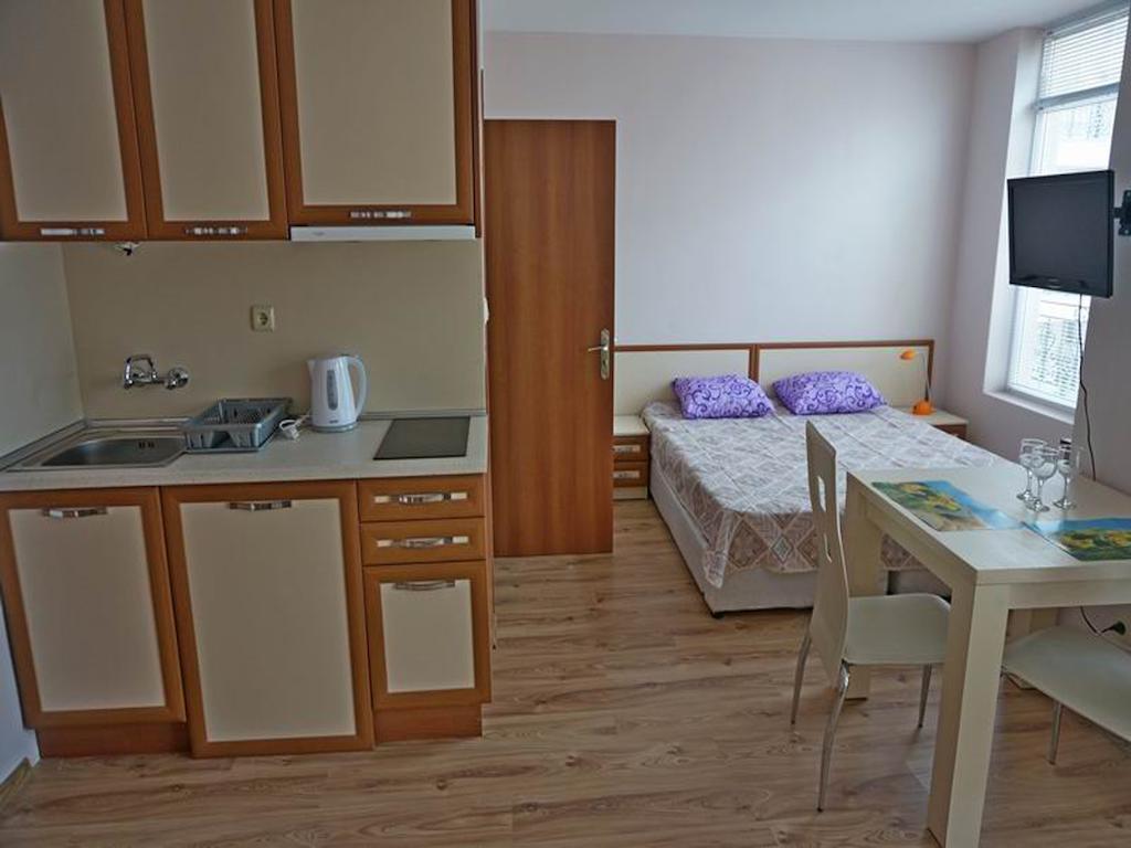 Gt Down Park Apartments Слънчев бряг Стая снимка