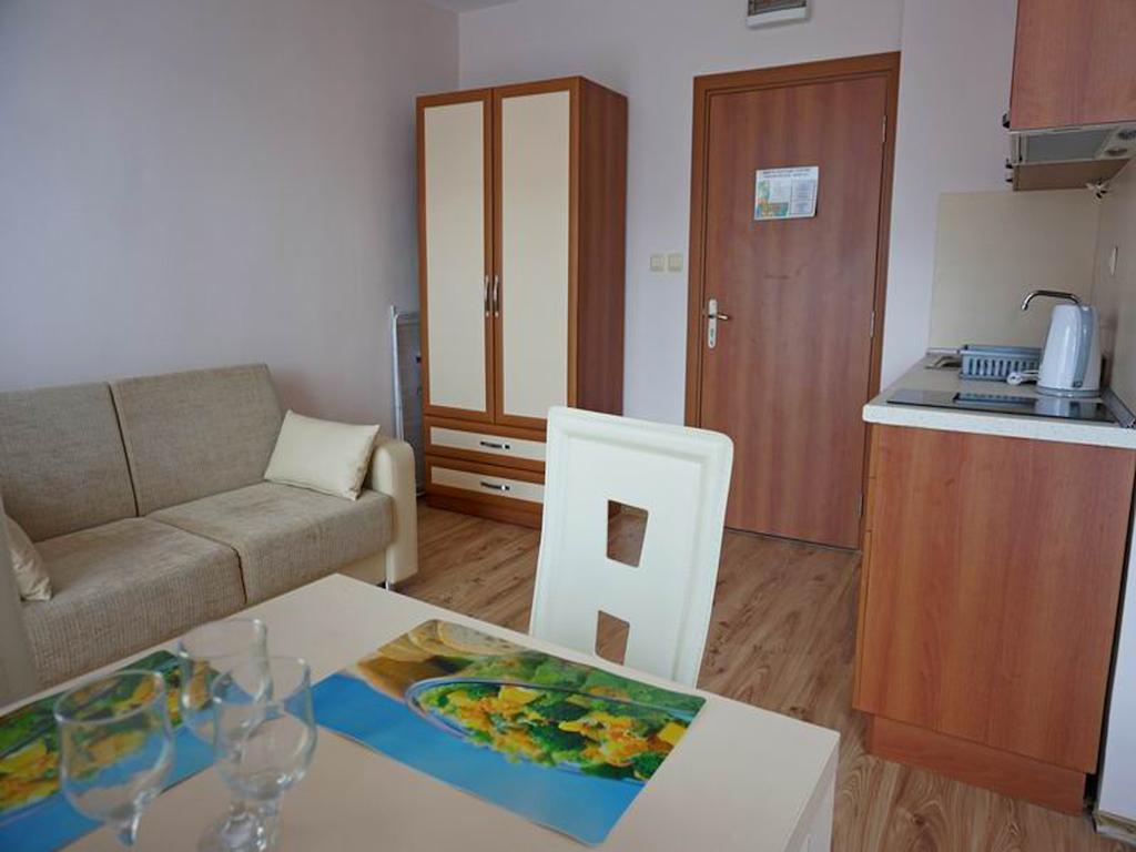 Gt Down Park Apartments Слънчев бряг Стая снимка